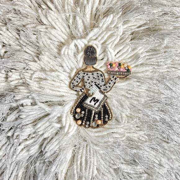 Other - Beaded shimmering lady with a basket appliqué sew on patchwork(Right)